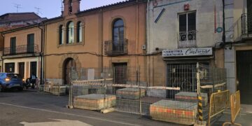 Atención a la incidencia en la calle Nuestra Señora de Peñaranda: carril cortado temporalmente en la entrada desde el Carmen