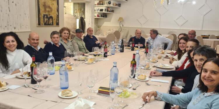 Compañeros del centro de salud de Peñaranda celebran en una comida la jubilación del doctor Jerónimo Cosme Cuesta