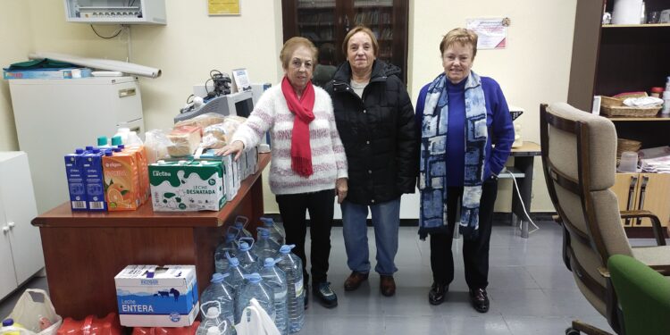 Peñaranda y Las Villas se vuelcan con los afectados por la DANA: los pueblos recogen agua, comida, ropa y productos de limpieza