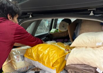 Una pareja de peñarandinos viaja a Madrid para entregar ayuda humanitaria y también comida y mantas para los animales