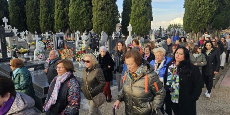 Peñaranda recuerda hoy a sus difuntos con una procesión en el cementerio organizada por la Hermandad de Cofradías