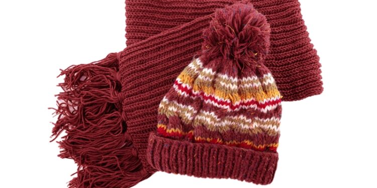 Macotera tejerá gorros y bufandas para la infancia de Valencia afectada por la DANA y pide colaboración para recoger lanas