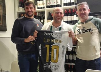 Carlos de la Nava, capitán del Unionistas, visita Los Álamos Gastrolab y disfruta de la rica gastronomía en Peñaranda