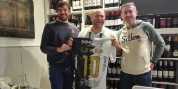 Carlos de la Nava, capitán del Unionistas, visita Los Álamos Gastrolab y disfruta de la rica gastronomía en Peñaranda