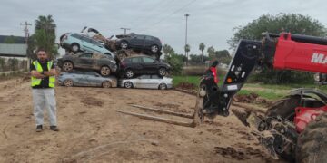 Enrique Castaño, maquinista peñarandino: «en nuestra labor, lo más urgente es sacar los vehículos de las calles por los vertidos que pueden producir y por el estorbo que suponen»