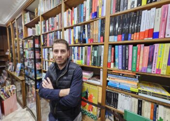 Álvaro Coll, librero en Peñaranda: «El reto de una librería y, casi diría yo de cualquier comercio de pueblo, es ver la forma de cómo sobrevivir porque está todo inventado»