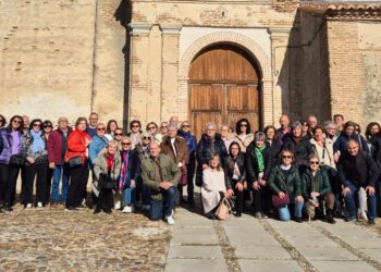 El grupo de Macotera «Me permito» elige Madrigal de las Altas Torres para descubrir el arte e historia de esta villa abulense