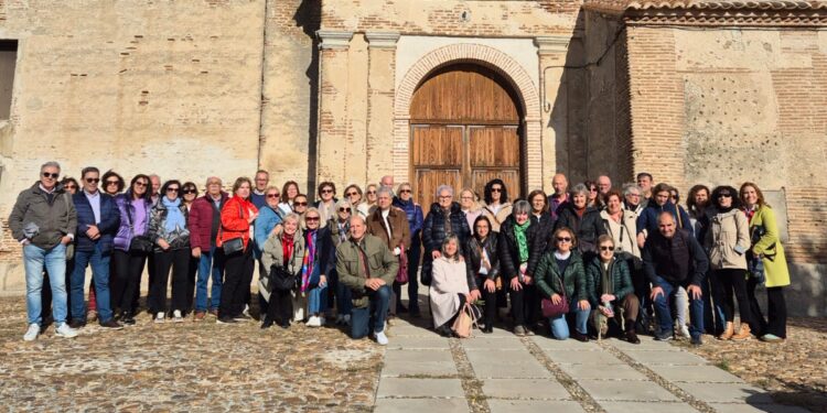 El grupo de Macotera «Me permito» elige Madrigal de las Altas Torres para descubrir el arte e historia de esta villa abulense