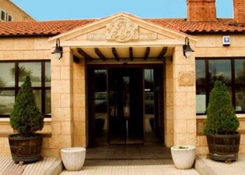 Fallece Santiago Rivas jefe de sala y uno de los dueños del recordado restaurante «El Oso y el Madroño» de Peñaranda