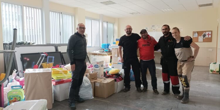 Misión cumplida en Paiporta: el colegio Ausiàs March recibe el material escolar y juguetes donados en el Unamuno de Peñaranda