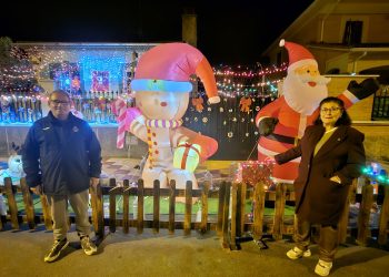 La casa de Papá Noel en Peñaranda estrena este año la galleta de jengibre, un buzón de los deseos y flores con tapones reciclados