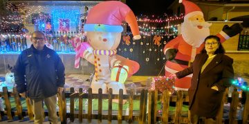 La casa de Papá Noel en Peñaranda estrena este año la galleta de jengibre, un buzón de los deseos y flores con tapones reciclados