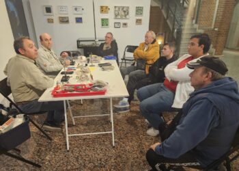 Los hermanos Redondo protagonizan en el CDS de Peñaranda un interesante y práctico taller de montaje de moscas para la pesca