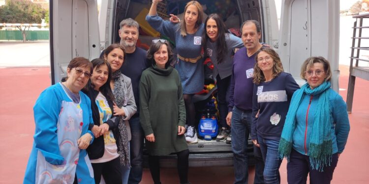Objetivo cumplido en el colegio «Unamuno» de Peñaranda: material escolar, juguetes y libros llegarán mañana a Paiporta