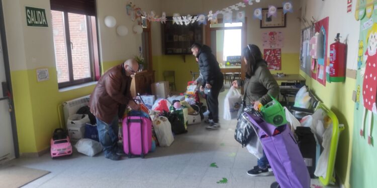 Objetivo cumplido en el colegio «Unamuno» de Peñaranda: material escolar, juguetes y libros llegarán mañana a Paiporta
