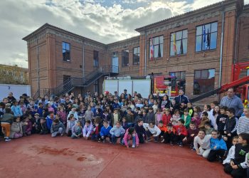 Bomberos de Diputación y Policía Local realizan un simulacro de incendio en el colegio público Miguel de Unamuno de Peñaranda