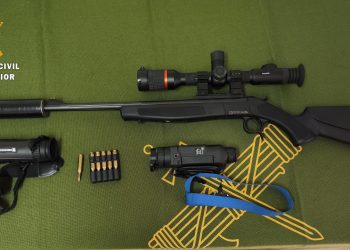 Golpe a la caza furtiva con la incautación de cartuchos, un rifle con silenciador, una mira telescópica y dos visores térmicos