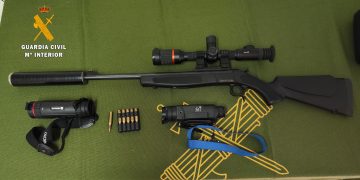 Golpe a la caza furtiva con la incautación de cartuchos, un rifle con silenciador, una mira telescópica y dos visores térmicos