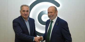 Caja Rural de Salamanca dona 20.000 euros a la AECC y renueva su convenio de colaboración para la lucha contra el cáncer