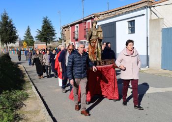 Moríñigo festeja a su patrona con vivas a Santa Bárbara, misa en el templo parroquial, procesión y un animado convite en el salón
