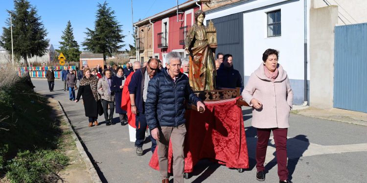 Moríñigo festeja a su patrona con vivas a Santa Bárbara, misa en el templo parroquial, procesión y un animado convite en el salón