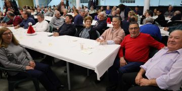 La asociación de mayores San Pedro reúne en Villoria a 160 socios en una merienda con chocolatada y un animado karaoke