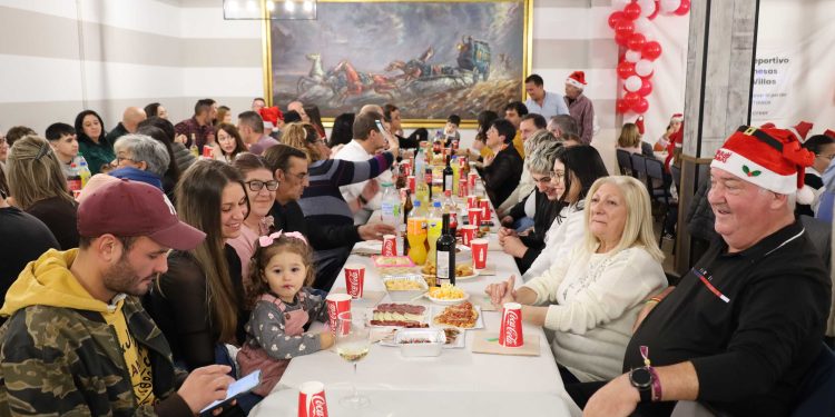 El club deportivo Promesas Las Villas reúne a jugadores y familias, entrenadores y autoridades en un ágape navideño