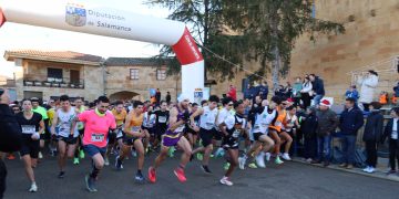 Babilafuente acoge una multitudinaria Carrera del Turrón con 1.300 atletas inscritos y un gran ambiente en todo el recorrido