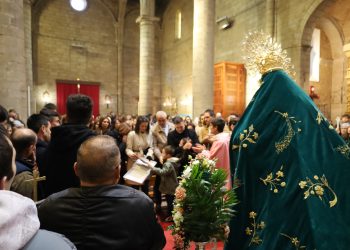 La Esperanza rinde en Peñaranda un emotivo homenaje a Ismael, el costalero que la cargará sobre su cuello ahora en el cielo