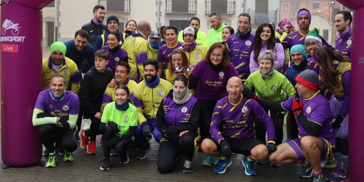Macotera desafía al frío y a la niebla en la XII edición de su marcha y carrera solidarias, este año a favor de la asociación Fundame