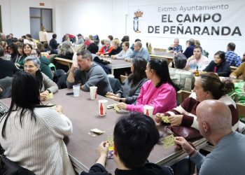 El Campo de Peñaranda recauda 667,90 euros en un bingo solidario a beneficio del aula infantil del Hospital de Salamanca
