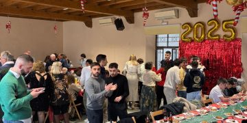 Mancera de Abajo recibe por adelantado al nuevo año 2025 con una comida vecinal y aforo completo en el salón municipal