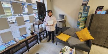 NOTICIAS A TIEMPO entrega el premio de su sorteo de un viaje a Madrid para ver este domingo el alumbrado navideño