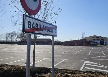 Babilafuente concluye las obras para la pavimentación de la gran explanada que da acceso a la plaza de toros y a las piscinas