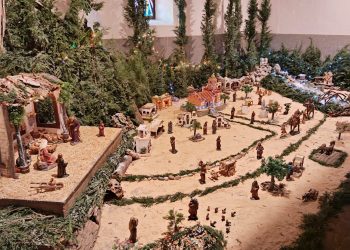 Cantaracillo luce ya en su iglesia parroquial un belén realizado por un grupo de vecinas y en el que no falta ni «la buena moza»