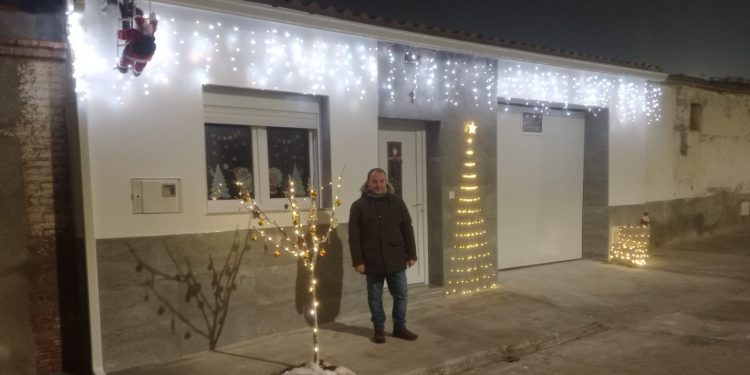 Ángel Pérez y Bárbara Sierra ganan el concurso de decoración de fachadas organizado por el Ayuntamiento de Cantaracillo