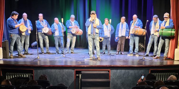La comparsa peñarandina vive un esperado reencuentro con su público que aplaude los emblemáticos temas del cancionero local