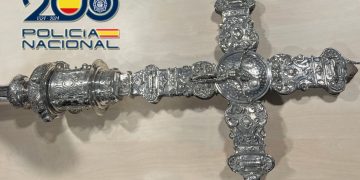 Detenido un varón de 43 años por la sustracción de una cruz parroquial del siglo XVII en una iglesia de la capital salmantina