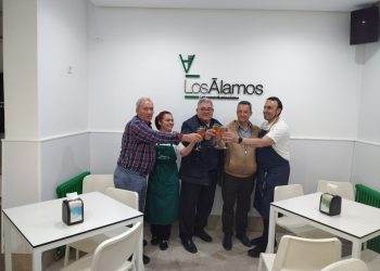 El conocido peñarandino Delfín Zaballos celebra su cumpleaños en Los Álamos Laboratorio Gastronómico junto a sus amigos