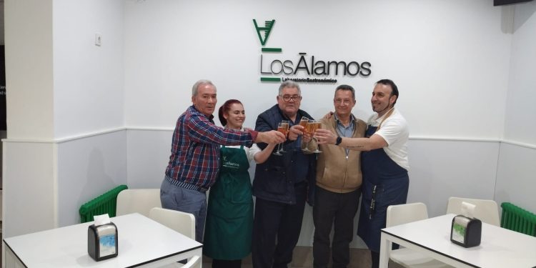 El conocido peñarandino Delfín Zaballos celebra su cumpleaños en Los Álamos Laboratorio Gastronómico junto a sus amigos