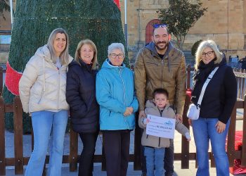 Babilafuente entrega 2.862 euros a la asociación DEBRA Piel de Mariposa recaudados en la carrera y el mercadillo solidarios