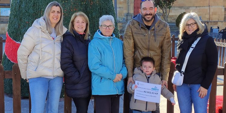 Babilafuente entrega 2.862 euros a la asociación DEBRA Piel de Mariposa recaudados en la carrera y el mercadillo solidarios