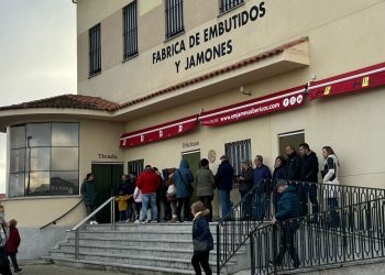 Emjamesa Ibéricos en Peñaranda crece cada año en ventas y este puente registra en su tienda una gran afluencia de clientes
