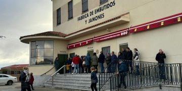 Emjamesa Ibéricos en Peñaranda crece cada año en ventas y este puente registra en su tienda una gran afluencia de clientes
