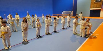 El pabellón cubierto de Peñaranda acoge una demostración del club de karate CID dentro de la programación deportiva navideña