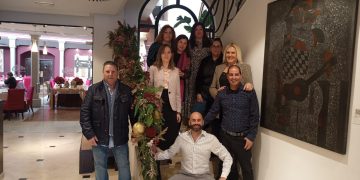 Funeraria La Luz reúne a sus trabajadores en Las Cabañas para compartir la tradicional comida navideña y brindar por el 2025