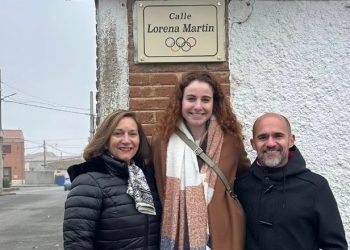 La atleta olímpica Lorena Martín ya tiene su calle en Tordillos, la localidad de sus orígenes familiares y a la que se siente unida