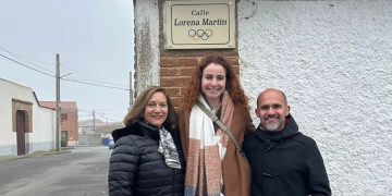 La atleta olímpica Lorena Martín ya tiene su calle en Tordillos, la localidad de sus orígenes familiares y a la que se siente unida