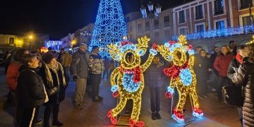 Peñaranda pone luz a sus fiestas con el esperado encendido de la iluminación navideña en el Conjunto Histórico de las plazas