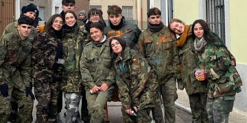 Los quint@s de Macotera celebran su tradicional fiesta a ritmo de charanga con un pasacalles por la villa y pidiendo el aguinaldo